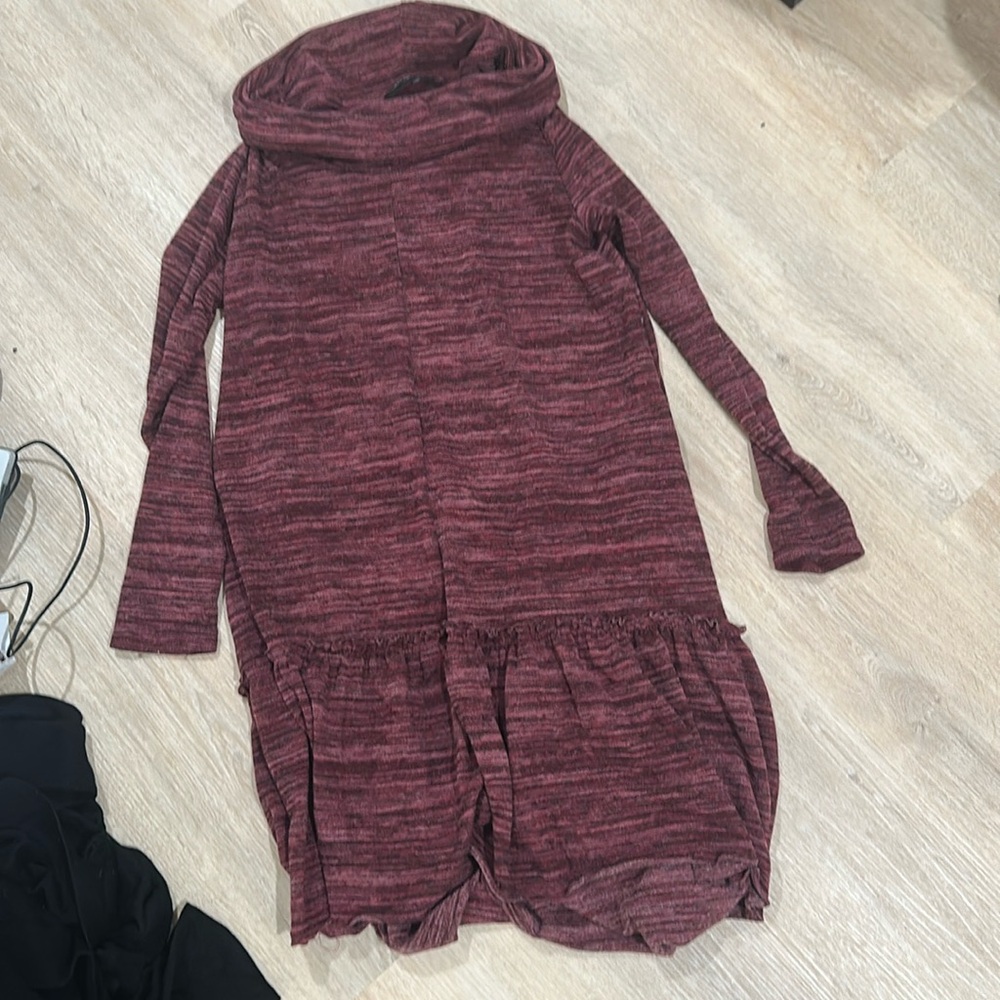 Small boutique Miracle Berry maroon pink red sweater dress ruffles tunic pockets